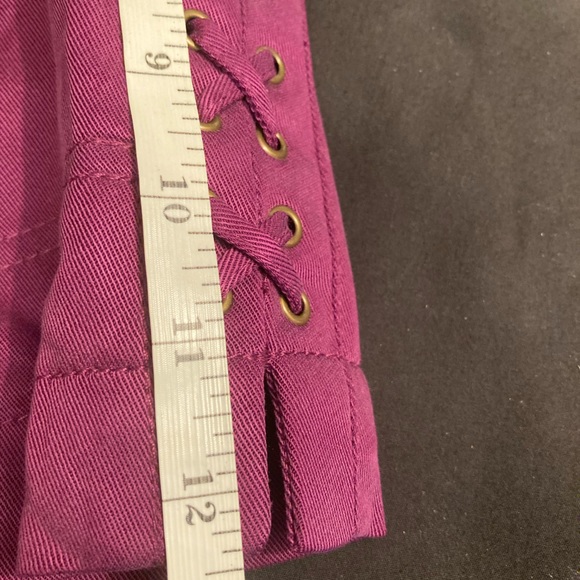 NWT White House Black Market, The 5" Short, Twill Lace Up, Color Gypsy, Size 4P - Picture 13 of 15